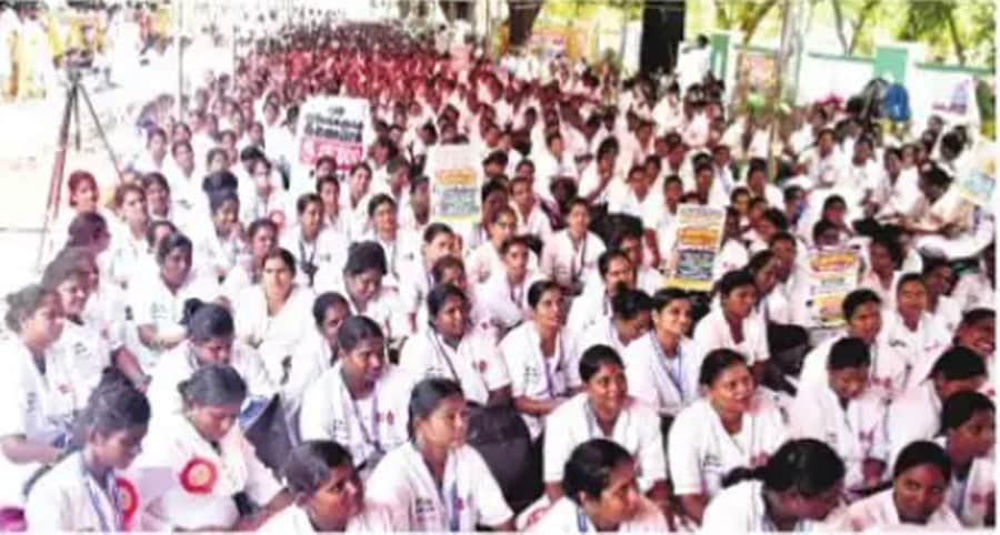 ஊதிய உயா்வு கோரி செவிலியா்கள் உண்ணாவிரதம்
