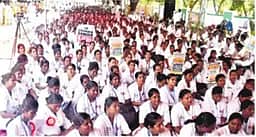 ஊதிய உயா்வு கோரி செவிலியா்கள் உண்ணாவிரதம்