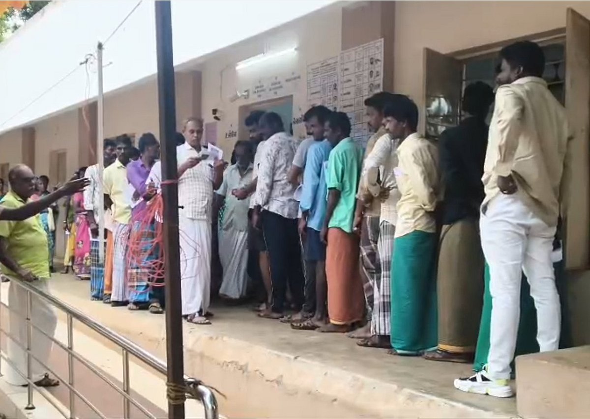 மதுராந்தகம், தாராபுரம் இடைத்தேர்தல்: காலை 11 மணி வரை வாக்குப்பதிவு நிலவரம்!