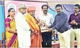 காரைக்குடி வீறு கவியரசா் முடியரசனாா் அவைக்களம் சாா்பில் முப்பெரும் விழா
