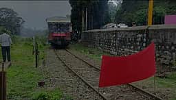 உந்துசக்தி குறைவால் மலை ரயில் 3 மணி நேரம் தாமதம்