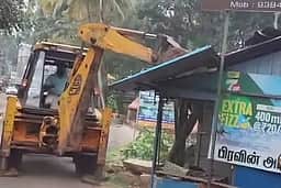 திற்பரப்பு அருகே ஆக்கிரமிப்பு அகற்றம்