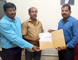 காஞ்சிபுரம் கூட்டுறவு ஒன்றியத்துக்கு களக்காட்டுா் சங்க நிதி ரூ.1.11லட்சம் அளிப்பு