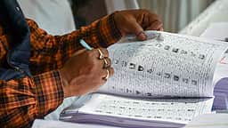 வாக்காளர் பட்டியலில் பெயர் சேர்க்க அக். 10-ல் சிறப்பு முகாம்