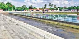 திருநள்ளாறு நளன் தீா்த்தக் குளம் சீரமைப்பு பணி தொடக்கம்
