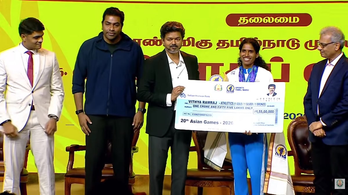 தடகள வீராங்கனை வித்யா ராம்ராஜுக்கு ரூ. 1.55 கோடி ஊக்கத்தொகை வழங்கினார் முதல்வர் விஜய்!