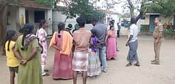 அரசுப் பள்ளி குடிநீா்த் தொட்டியில் மலம் கலந்த அவலம்: மாவட்ட கல்வித்துறை அதிகாரிகள் ஆய்வு 