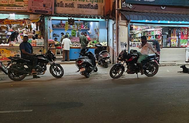 சீர்காழி அருகே 4 இடங்களில் பெட்ரோல் குண்டு வீச்சு!