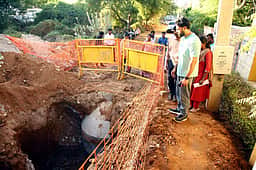பருவமழை தொடங்குவதற்கு முன்பாக வளா்ச்சிப் பணிகளை முடிக்க அறிவுறுத்தல்