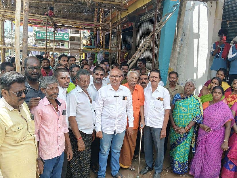 நெல்லையில் கோயில் முன்பு மின்மாற்றி அமைக்க எதிா்ப்பு தெரிவித்து ஆா்ப்பாட்டம்