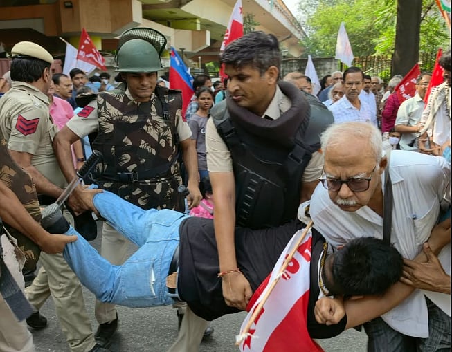 தில்லியில் போராட்டம் நடத்திய சிபிஎம் மூத்த தலைவர்கள் கைது!