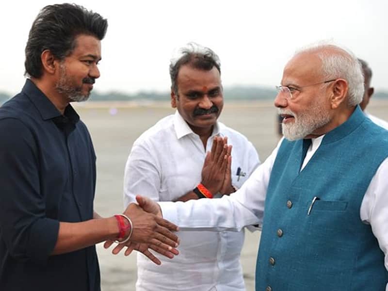 Chief Minister Vijay Modi in chennai airport