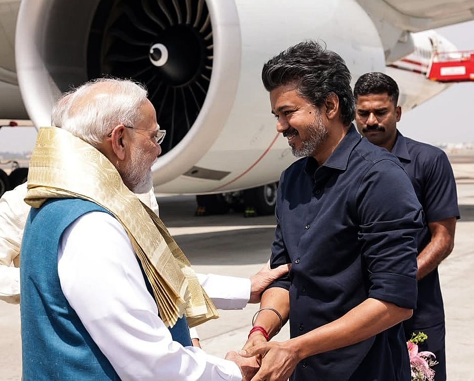 விமான நிலையத்தில் பிரதமரை வரவேற்ற முதல்வர் விஜய் - புகைப்படங்கள்