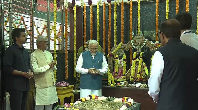 PM Modi and CM Vijay Have Darshan at Jalakandeswarar Temple in IIT Madras!