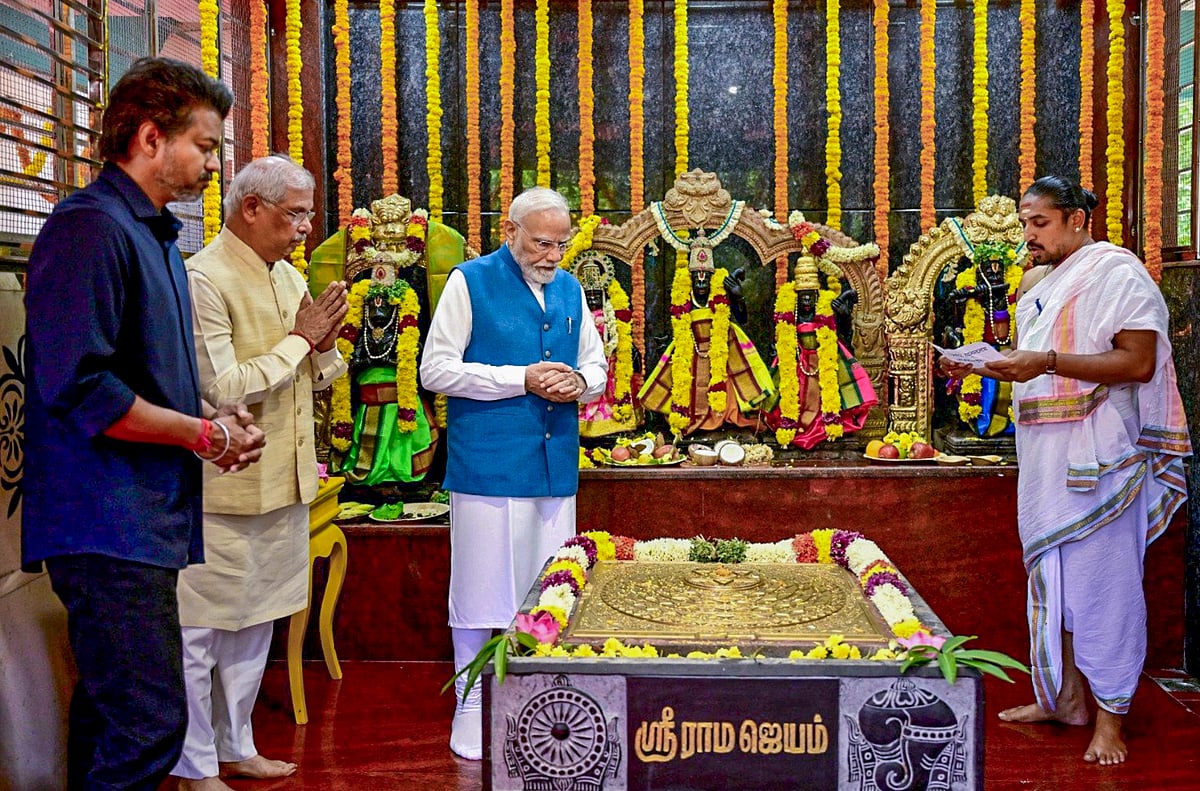 ஜலகண்டேஸ்வரர் கோயிலில் பிரதமர் மோடி, முதல்வர் விஜய் சாமி தரிசனம் - புகைப்படங்கள்