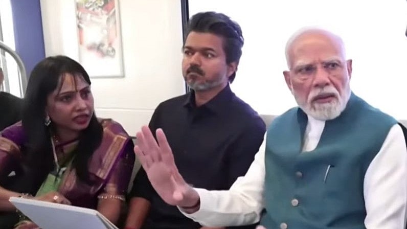 மெட்ரோவில் பயணித்த பிரதமர் மோடி, முதல்வர் விஜய்!