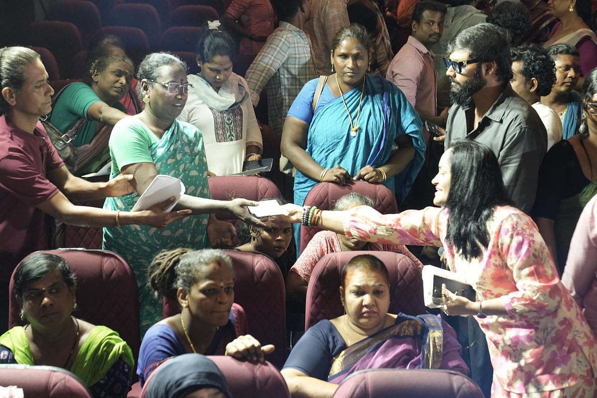 'டோரதி' திரைப்படத்தின் வெற்றியை அர்த்தமுள்ளதாக மாற்றும் வகையில் 25 திருநங்கைகளின் நலனுக்காக நிதியுதவி வழங்கிய படக்குழுவினர்.