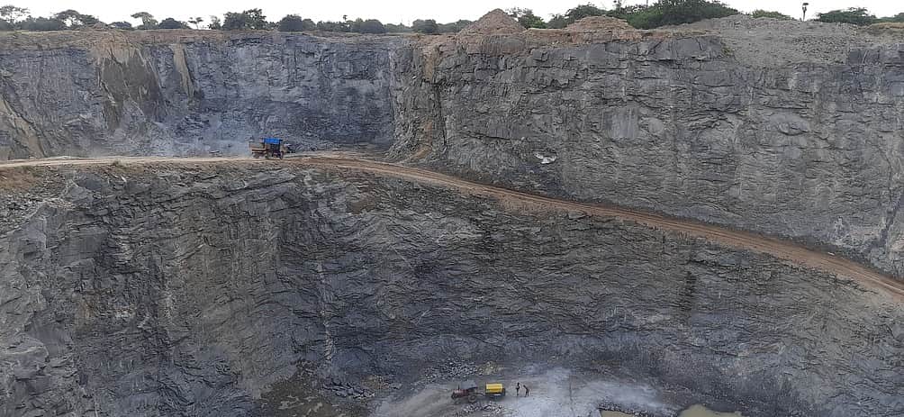 கரூா் மாவட்ட கல் குவாரிகளில் விதிமீறல்! ட்ரோன் அளவீட்டுக்கு வலியுறுத்தல்