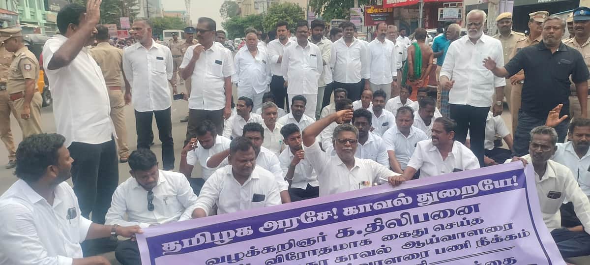 சிதம்பரத்தில் மறியல் போராட்டத்தில் ஈடுபட்ட 42 வழக்குரைஞர்கள் கைது!