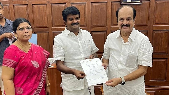 ‘6 எம்.எல்.ஏ.க்கள் ராஜிநாமா: பேரவைத் தலைவரின் நடவடிக்கை செல்லும்’ - சென்னை உயர்நீதிமன்றம் தீர்ப்பு!