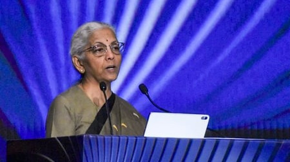 '''ரூபாய் மதிப்பு நிலைத்தன்மையை சீராக்கும் நடவடிக்கைகளை ரிசர்வ் வங்கி தொடரும்'''