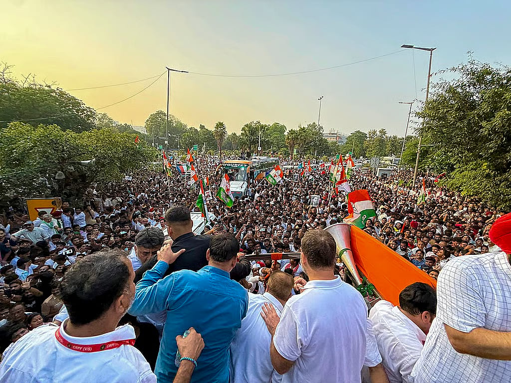உச்ச நீதிமன்ற பேரணி! எதிர்க்கட்சிகள் மீது இரு வழக்குகள் பதிவு!