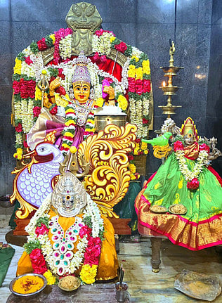 அன்னபூரணி அலங்காரத்தில் அருள்பாலித்த அம்மன்.