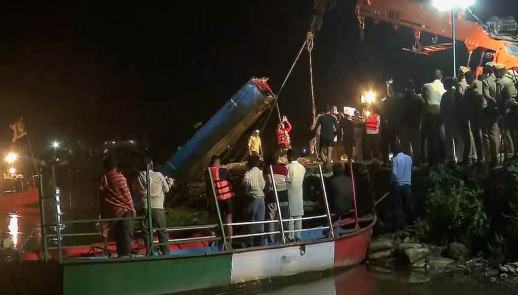 பிகார்: கங்கை ஆற்றில் படகு கவிழ்ந்து குழந்தைகள், பெண்கள் உள்பட 14 பேர் பலி!