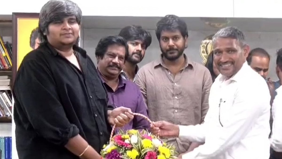 டோரதி படக் குழுவினரை நேரில் அழைத்துப் பாராட்டிய அமைச்சர் வன்னி அரசு!
