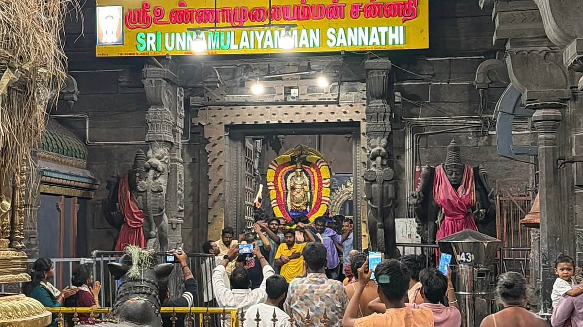 கோயில்களில் செல்போன் தடையில்லை: சுவிட்ச் ஆஃப் செய்து எடுத்துச் செல்லலாம்!