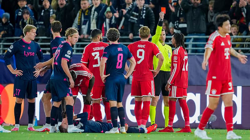 Referee Georgi Kabakov gives a red card to Bayern Munich's Michael Olise during the Champions League opening phase soccer match between Viking and Bayern Munich in Stavanger, Norway, Tuesday Oct. 13, 2026. (Carina Johansen/NTB via AP)