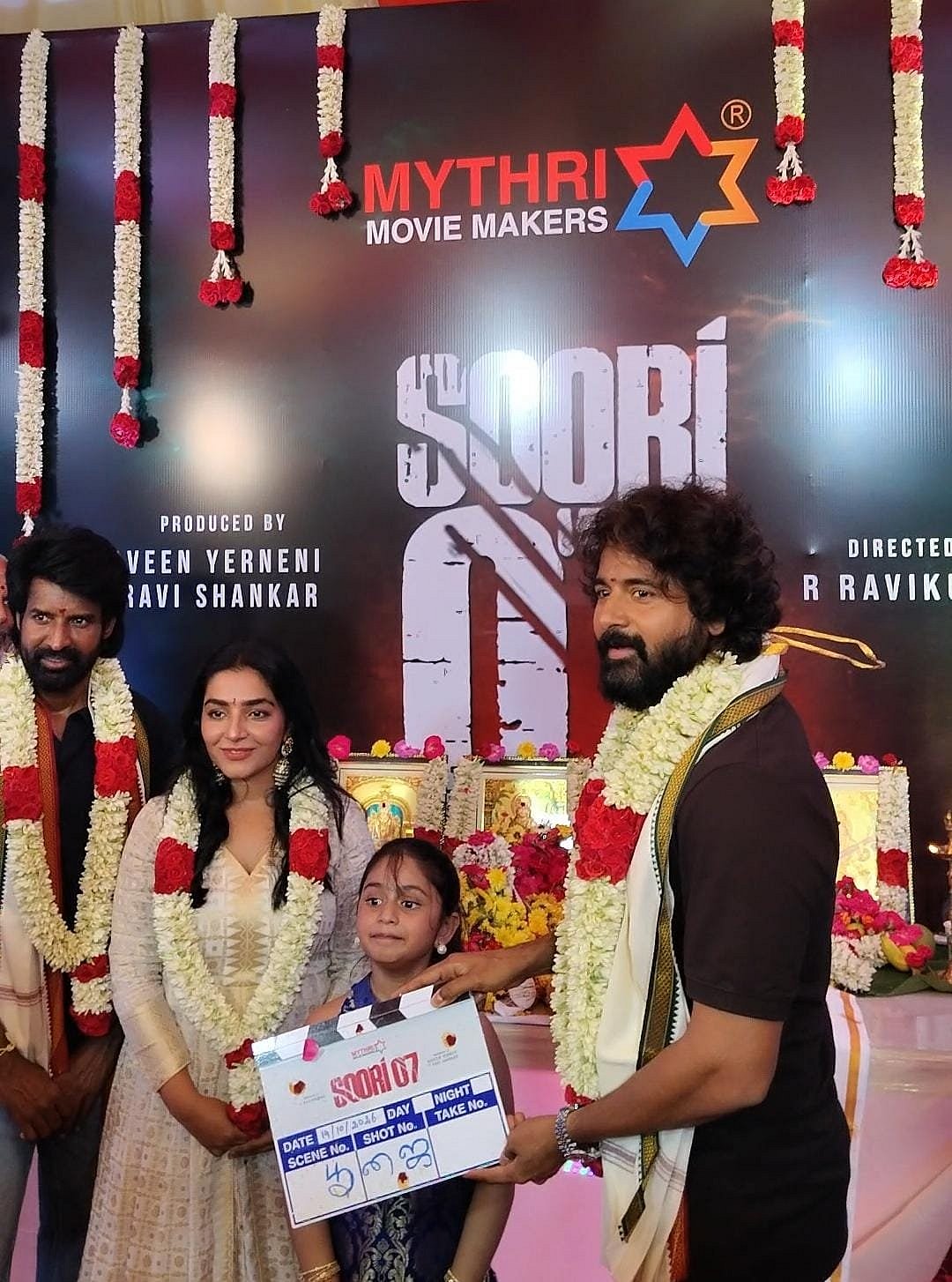 படப்பிடிப்பை சிவகார்த்திகேயன் கிளாப் போர்டு அடிக்க, மண்டாடி பட தயாரிப்பாளர் எல்ரெட் குமார் கேமராவை இயக்கி படப்பிடிப்பை தொடங்கி வைத்தனர்.