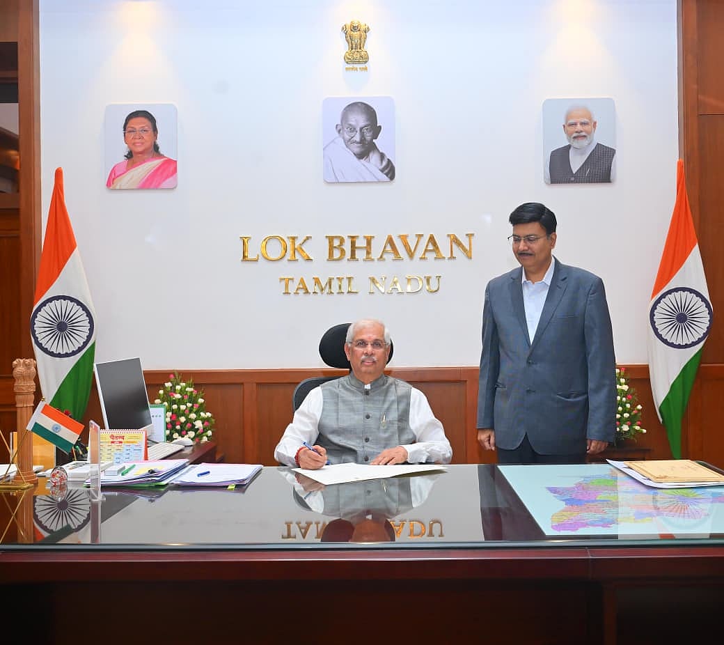 தமிழகத்தின் முழுநேர ஆளுநராக ஆர்.வி. ஆர்லேகர் பொறுப்பேற்றார்!