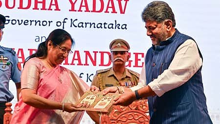 2 ஆவது பெண் ஆளுநர்! கர்நாடகத்தின் புதிய ஆளுநராக சுதா யாதவ் பதவியேற்பு! 