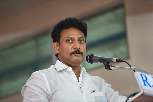 ரூ. 100 கோடி மோசடி வழக்கு! முன்னாள் அமைச்சர் அன்பில் மகேஸ் கைது!