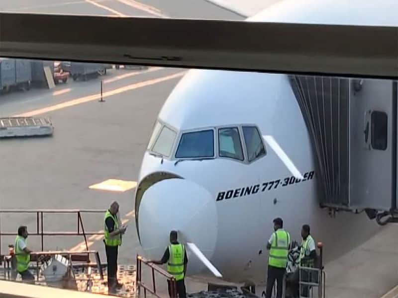 Delhi-bound Emirates flight encounters 'bird strike', return flight delayed