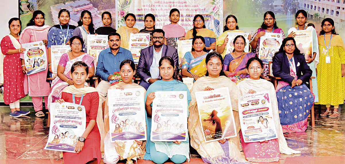 பார் போற்றும் பாவையர்!