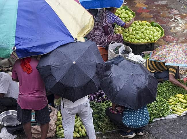 பிற்பகல் 1 மணி வரை 10 மாவட்டங்களில் மழை!