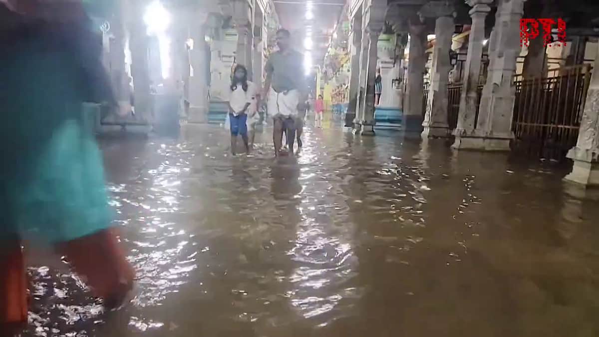 ராமேசுவரம்: ராமநாத சுவாமி கோயிலில் மழைநீர் தேங்கியதால் பக்தர்கள் அவதி