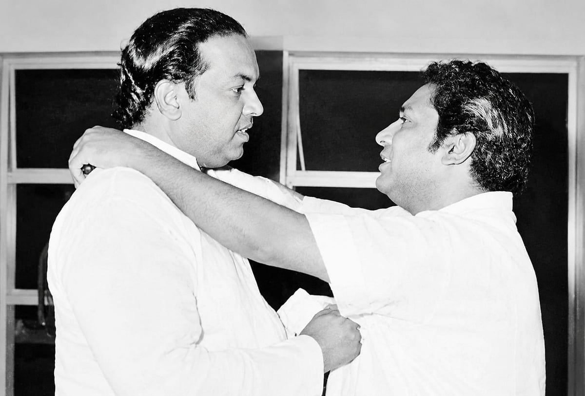 சமாதானம்! நீண்ட இடைவெளிக்குப் பின் சிவாஜிக்காக கண்ணதாசன் எழுதிய பாடல்! நூற்றாண்டுத் தொடர் - 18