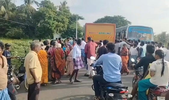 மறியலில் ஈடுபட்ட மாடப்பள்ளி மக்கள்