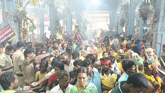 குலசேகரன்பட்டினத்தில் சூரசம்ஹாரம்: பல லட்சம் பக்தா்கள் பங்கேற்பு