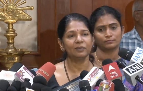 சமூக ஊடகங்களில் பெண்களை தொடர்ந்து அவதூறாகப் பேசும் தவெகவினர்! கனிமொழி கண்டனம்