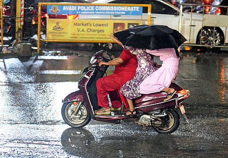 சென்னையில் விடியவிடிய மழை! மீனம்பாக்கத்தில் 129 மி.மீ. பதிவு!