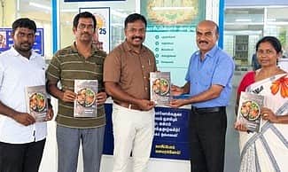 தூத்துக்குடி நூலகங்களுக்கு தினமணி மருத்துவ மலா் அன்பளிப்பு