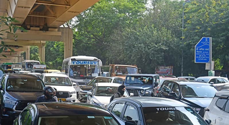 Traffic Jam in South Delhi due to Rao Tularam Flyover near airport closed temporarily on Thursday, 22 October 2026....Express pix by Sayantan Ghosh.