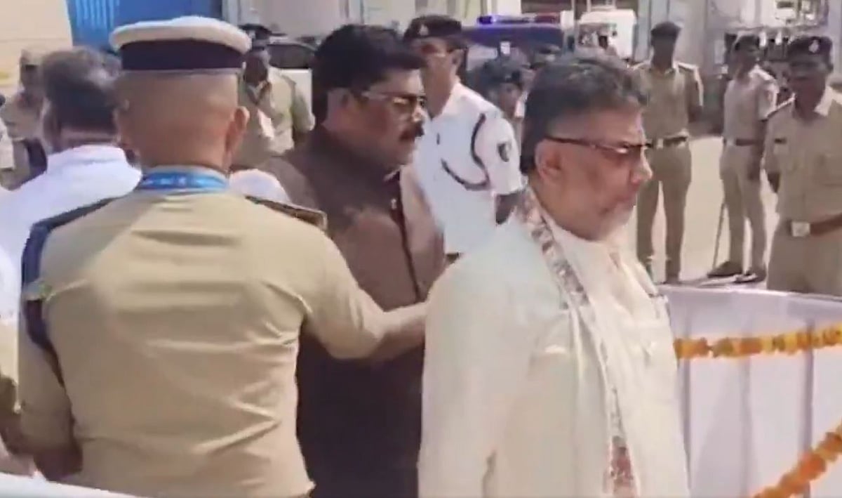 மைசூர் தசராவில் சர்ச்சை! 3 தலித் அமைச்சர்களை பூஜை செய்யவிடாமல் தடுத்த மூத்த காவல் அதிகாரி!