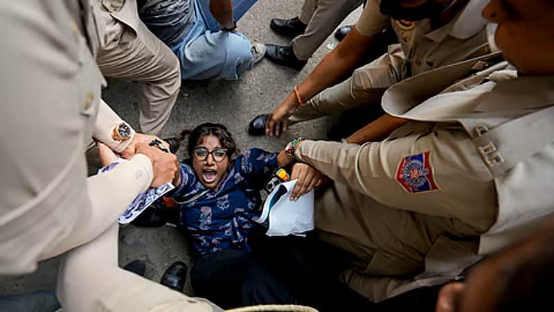 Anti-SIR march stopped near ECI headquarters