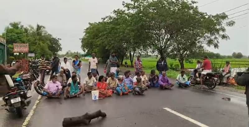 Farmers road blockade