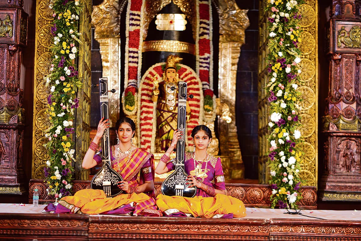 இசை எங்கள் உயிருக்கு நேர்...